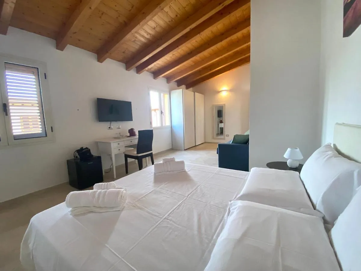 סאן תאודורו Punto Zero Rooms בית הארחה סאן תאודורו
