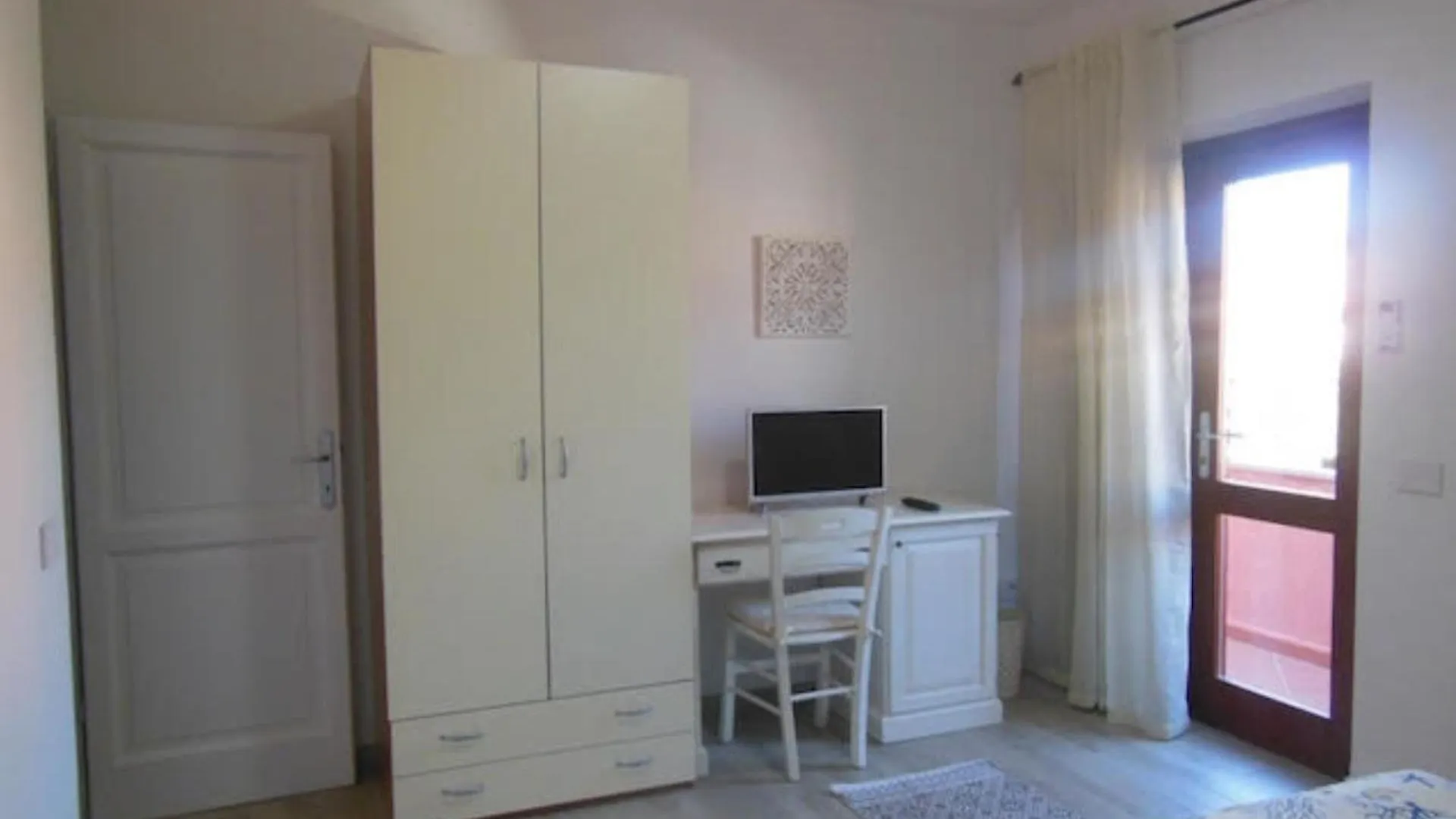 Punto Zero Rooms contacts